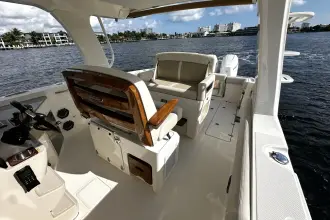 Thumbnail von Boston Whaler 350 Realm