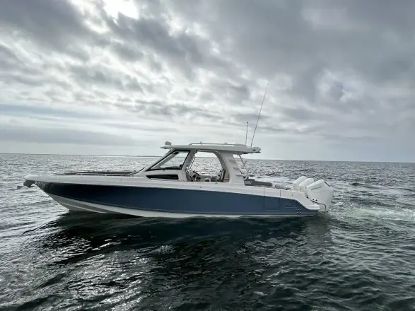 Boston Whaler 350 Realm