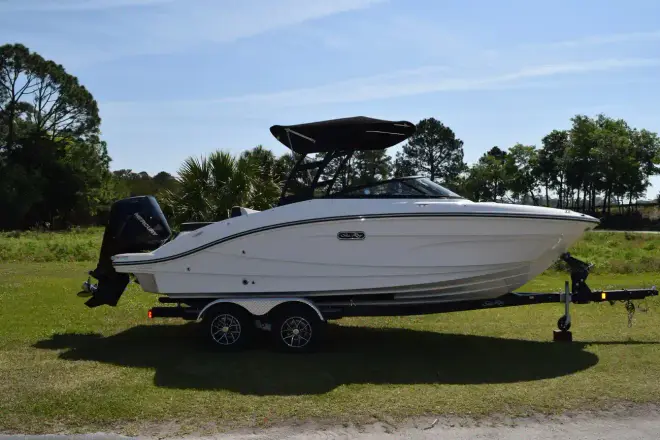 Sea Ray SPX 210 Outboard