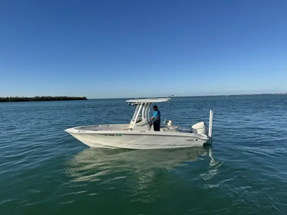 Boston Whaler 220 Dauntless