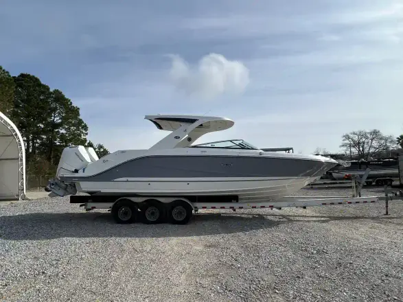 Sea Ray SLX 310 Outboard
