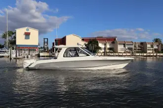 Boston Whaler 380 Realm