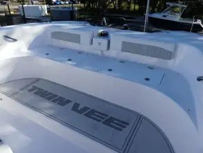 Thumbnail von Twin Vee Powercats 340 Center Console GFX