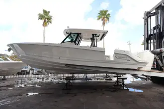 Thumbnail von Boston Whaler 360 Outrage