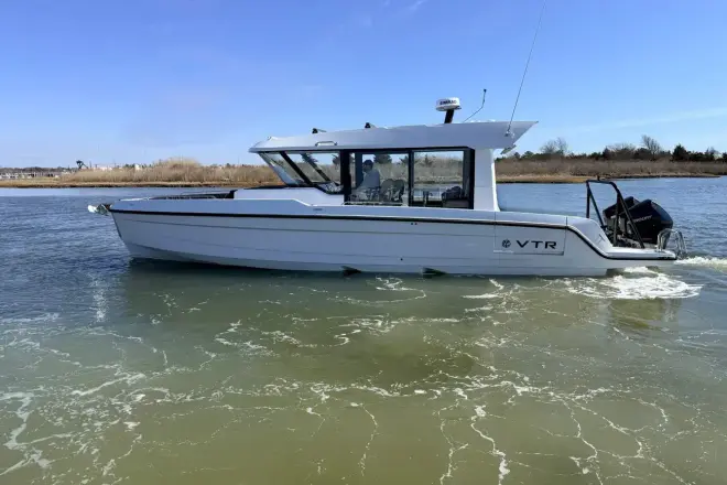 Cruisers Yachts 38 VTR EC