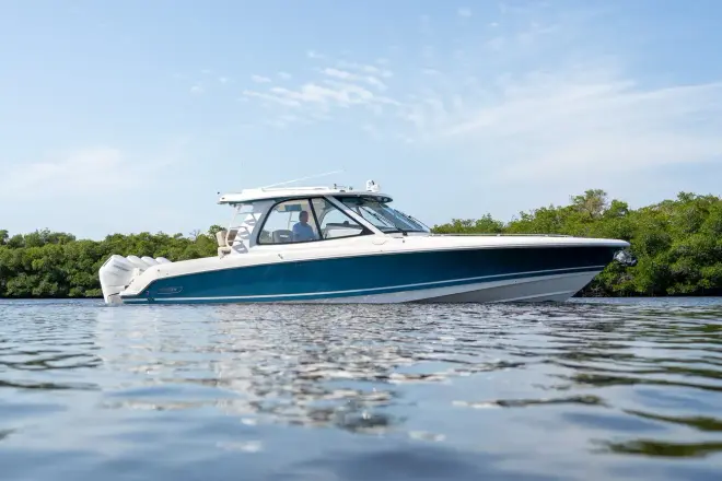Boston Whaler 380 Realm