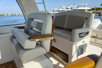 Thumbnail von Boston Whaler 380 Realm
