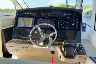 Thumbnail von Boston Whaler 380 Realm
