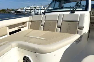 Thumbnail von Boston Whaler 380 Realm