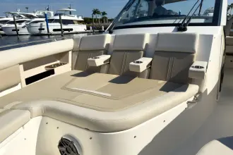 Thumbnail von Boston Whaler 380 Realm