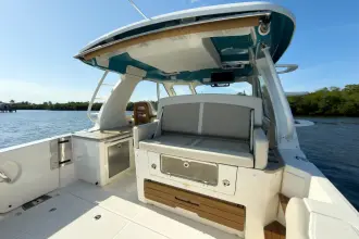 Thumbnail von Boston Whaler 380 Realm