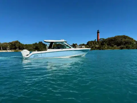 Boston Whaler 330 Vantage