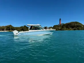 Thumbnail von Boston Whaler 330 Vantage