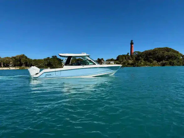 Boston Whaler 330 Vantage