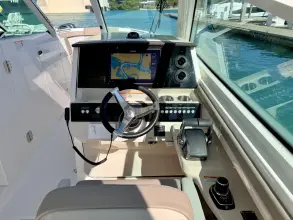Thumbnail von Boston Whaler 330 Vantage