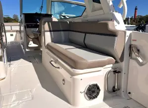 Thumbnail von Boston Whaler 330 Vantage