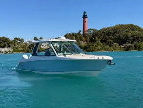 Thumbnail von Boston Whaler 330 Vantage