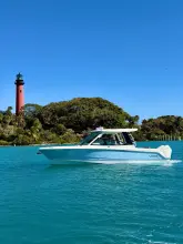 Thumbnail von Boston Whaler 330 Vantage
