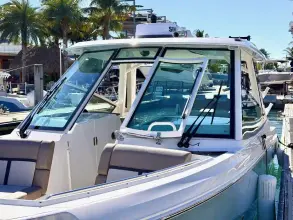 Thumbnail von Boston Whaler 330 Vantage