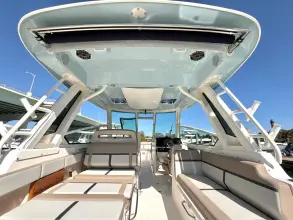 Thumbnail von Boston Whaler 330 Vantage