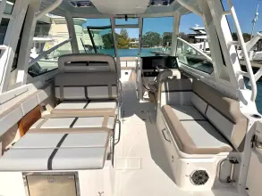 Thumbnail von Boston Whaler 330 Vantage