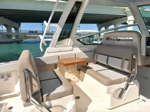 Thumbnail von Boston Whaler 330 Vantage