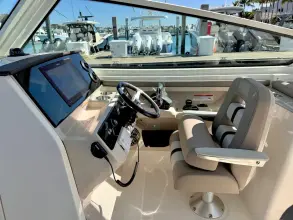 Thumbnail von Boston Whaler 330 Vantage