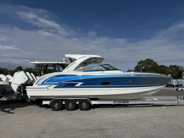 Formula 350 Crossover Bowrider