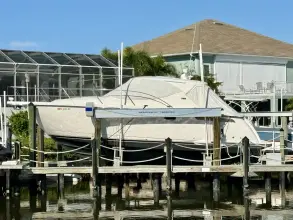 Tiara Yachts 3500 Sovran
