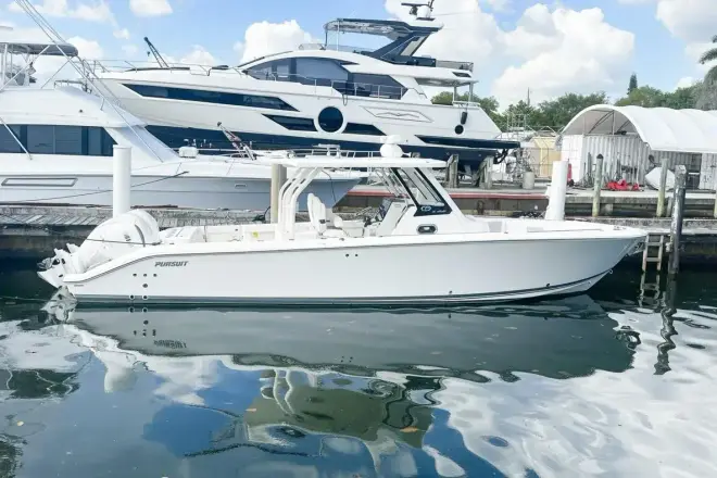 Pursuit S 328 Sport