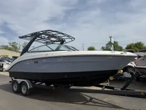 Sea Ray SLX 260 