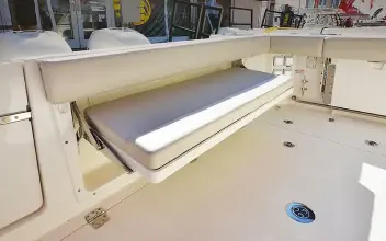 Thumbnail von Boston Whaler 325 Conquest