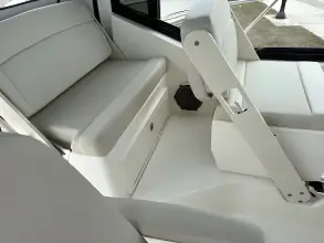 Thumbnail von Boston Whaler 325 Conquest