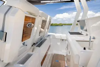 Thumbnail von Pursuit S388 Sport