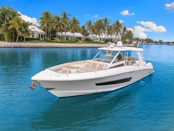 Boston Whaler 420 Outrage