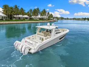 Thumbnail von Boston Whaler 420 Outrage