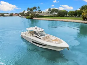 Thumbnail von Boston Whaler 420 Outrage