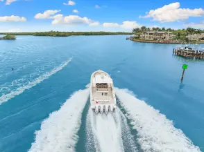 Thumbnail von Boston Whaler 420 Outrage