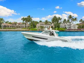 Thumbnail von Boston Whaler 420 Outrage