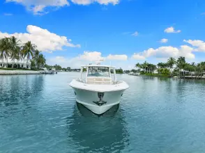 Thumbnail von Boston Whaler 420 Outrage