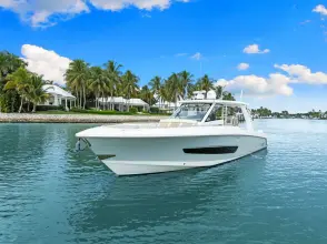 Thumbnail von Boston Whaler 420 Outrage