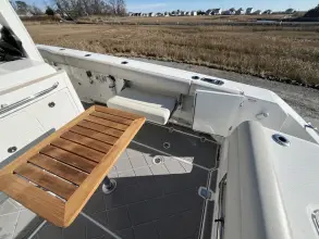 Thumbnail von Boston Whaler 380 Outrage
