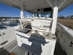 Thumbnail von Boston Whaler 380 Outrage