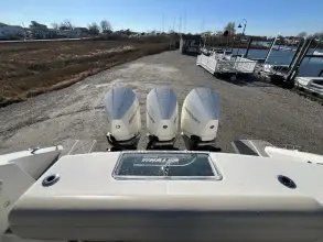 Thumbnail von Boston Whaler 380 Outrage