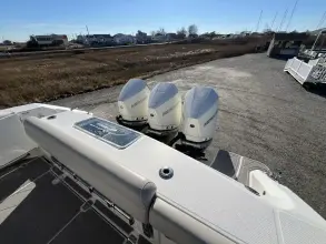 Thumbnail von Boston Whaler 380 Outrage