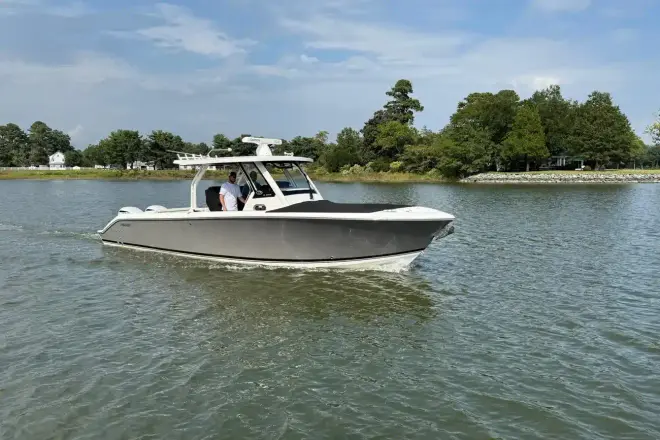 Pursuit S 328 Sport Stock