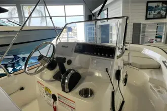 Thumbnail von Boston Whaler 170 Montauk