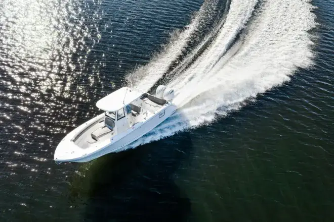 Sea Hunt Ultra 275 Coffin Box