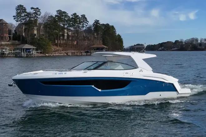 Cruisers Yachts 38 GLS