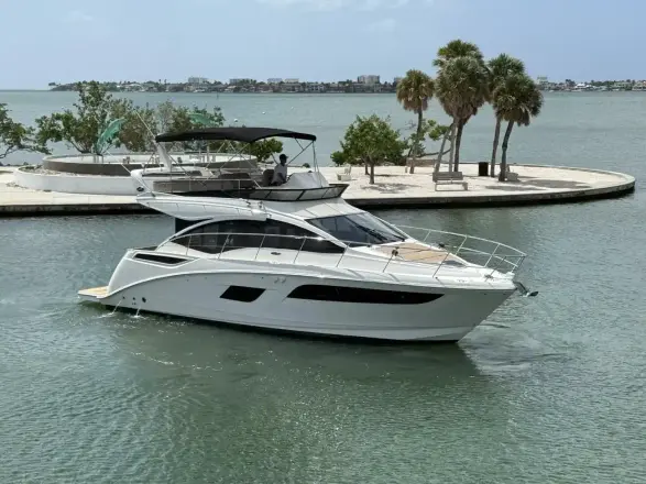 Sea Ray Fly 400